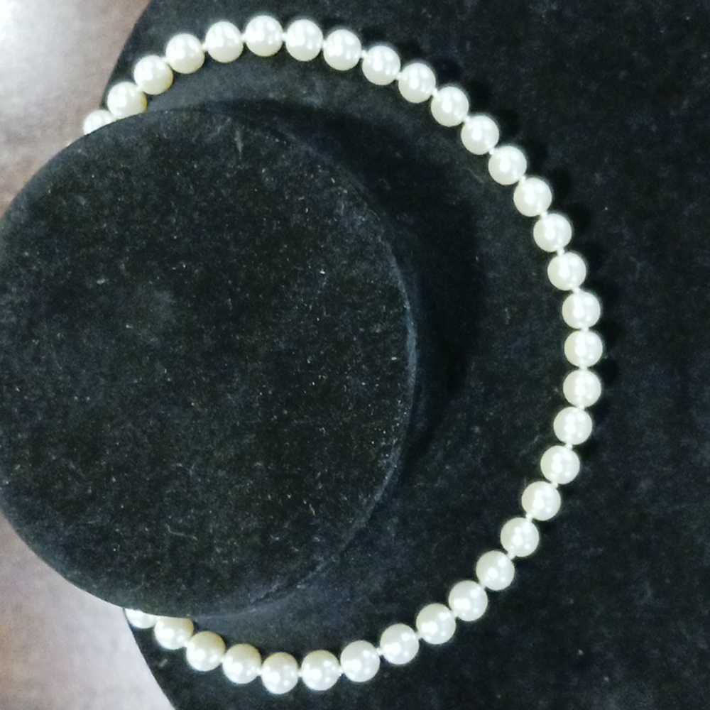 Choker Necklace 15" Faux Pearls